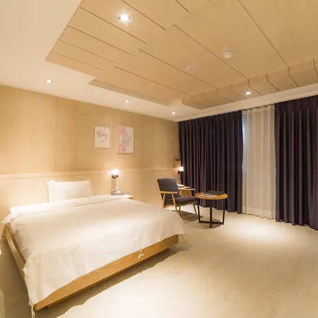 Reborn Suwon Silkroad Hotel Exterior photo