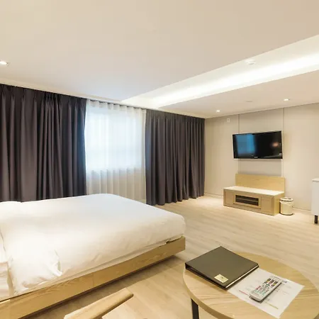 Reborn Suwon Silkroad Hotel Exterior photo