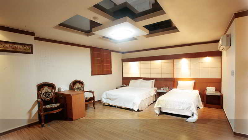 Reborn Silkroad Hotel 3*
