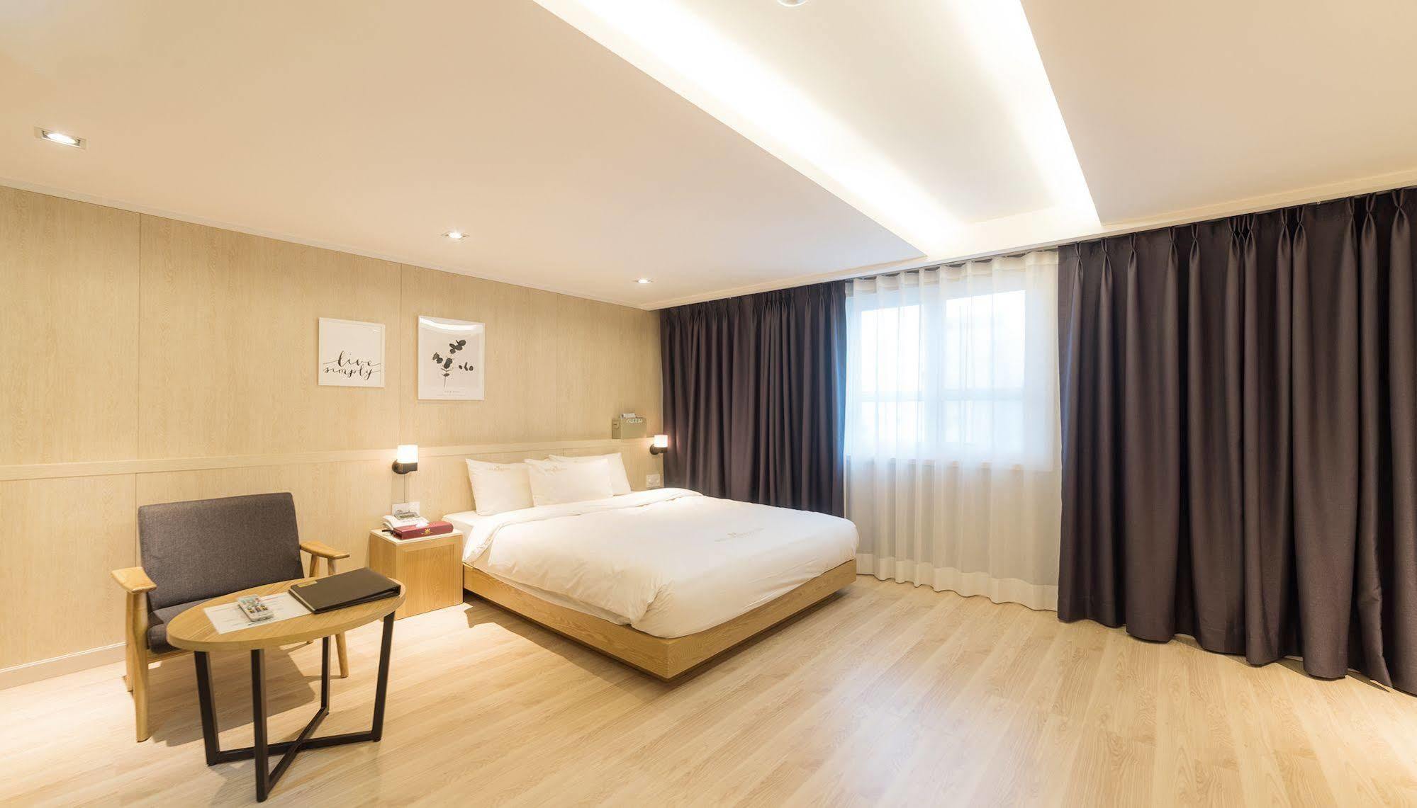Reborn Silkroad Hotel Suwon