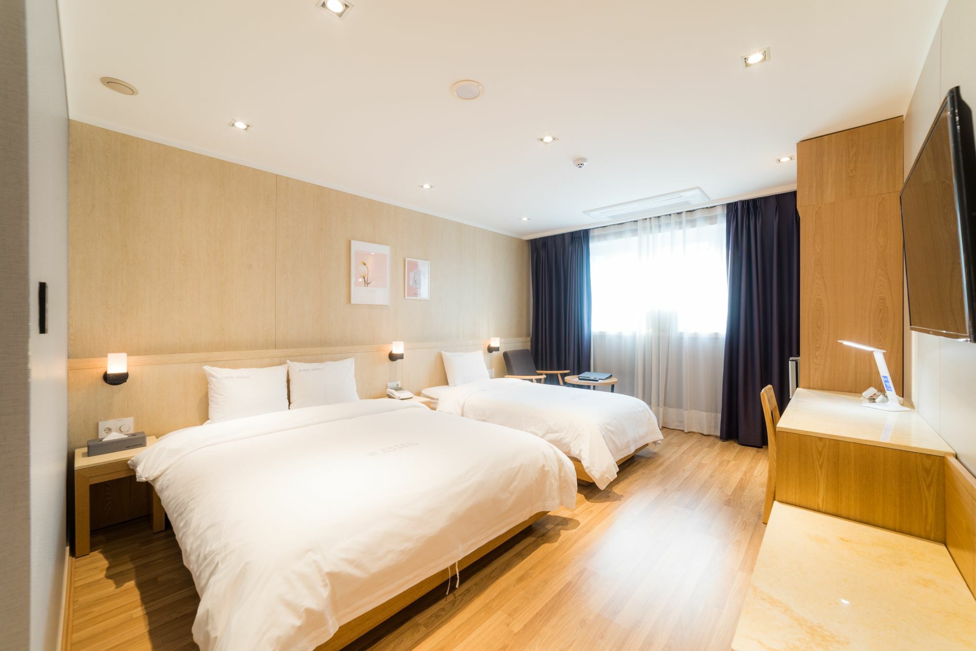Hotel Reborn Silkroad